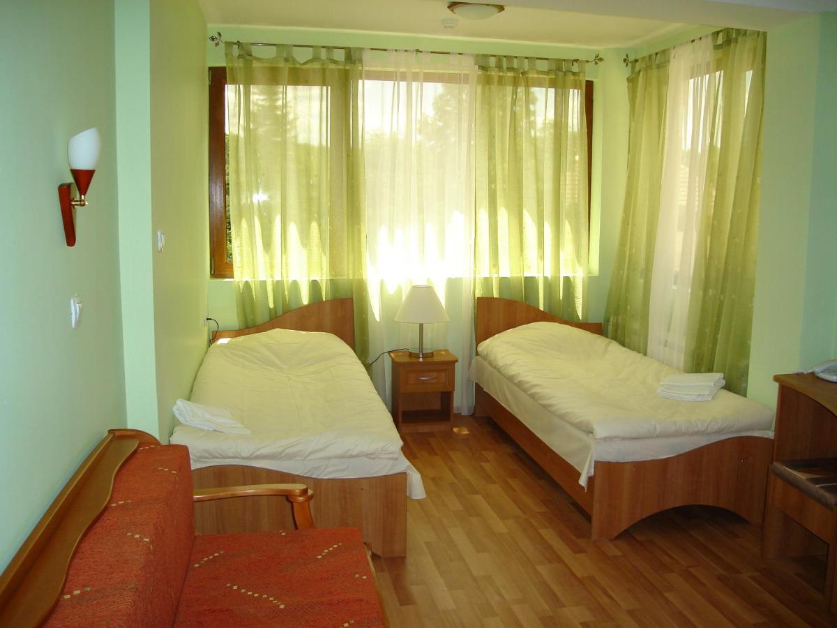 Хотел Галина Палас Srem Exterior foto