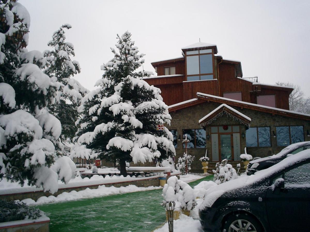 Хотел Галина Палас Srem Exterior foto