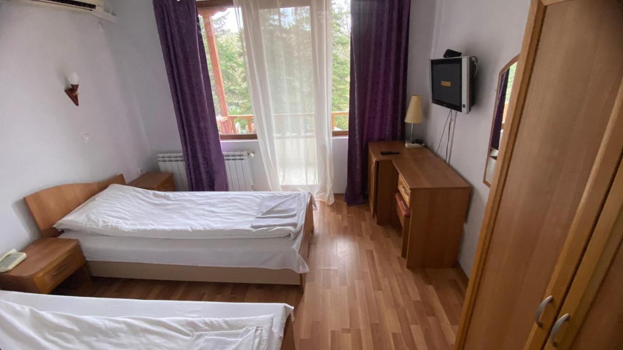 Хотел Галина Палас Srem Exterior foto
