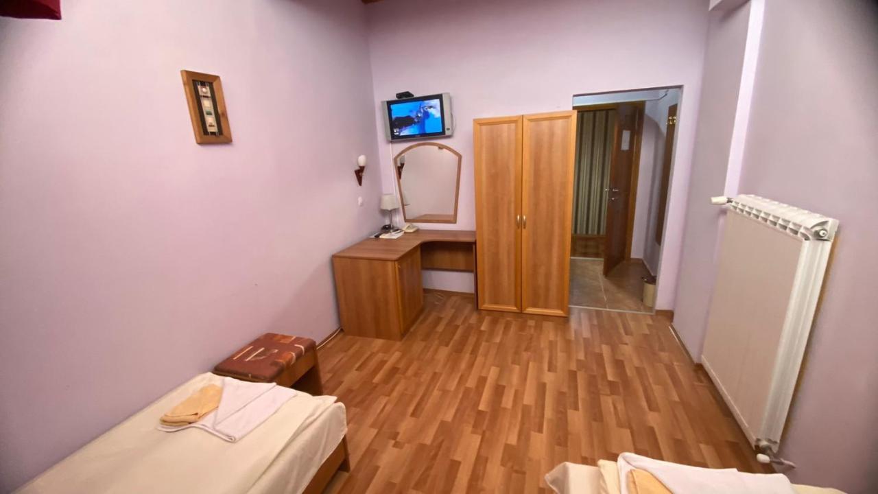 Хотел Галина Палас Srem Habitación foto