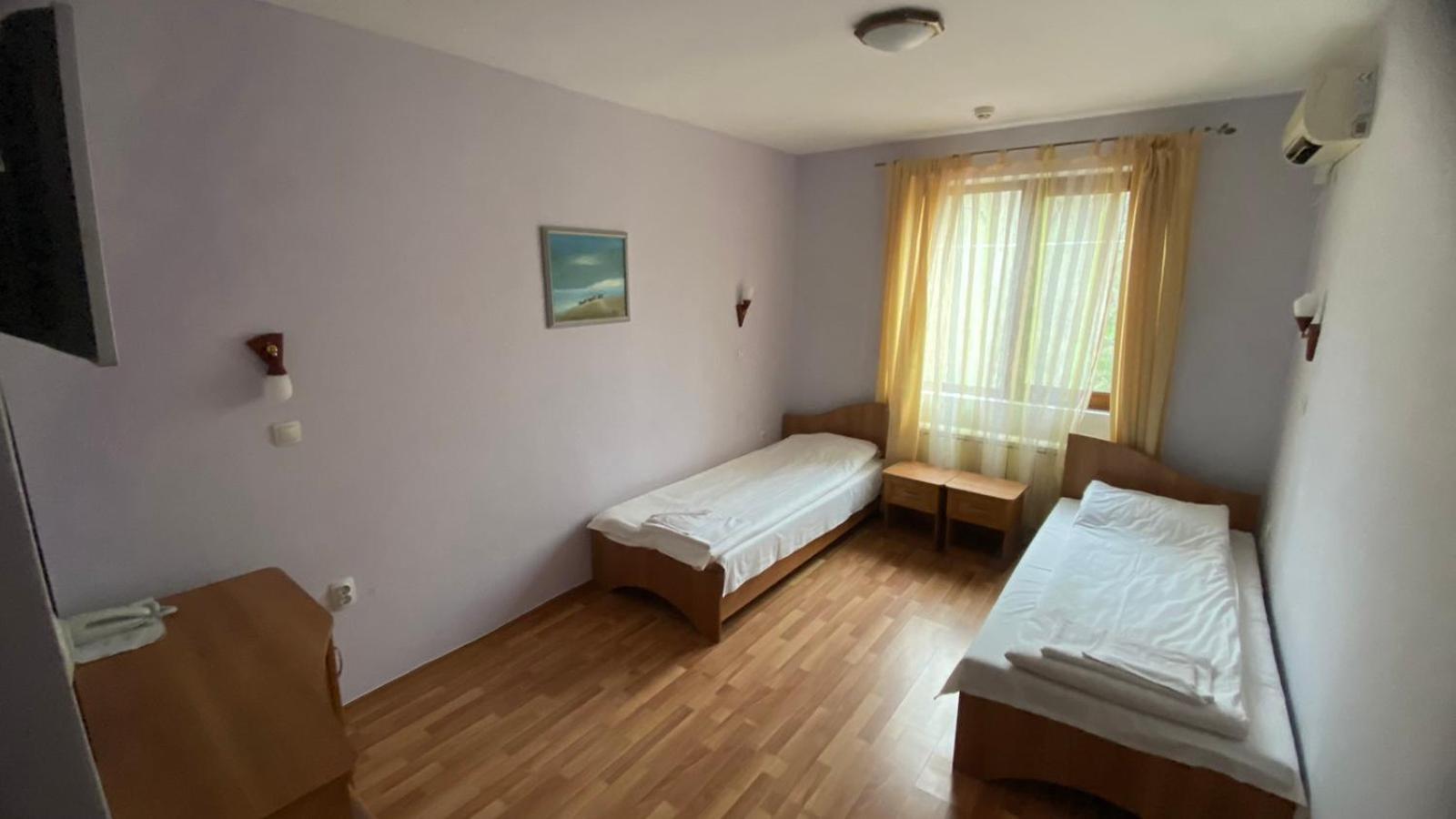 Хотел Галина Палас Srem Exterior foto