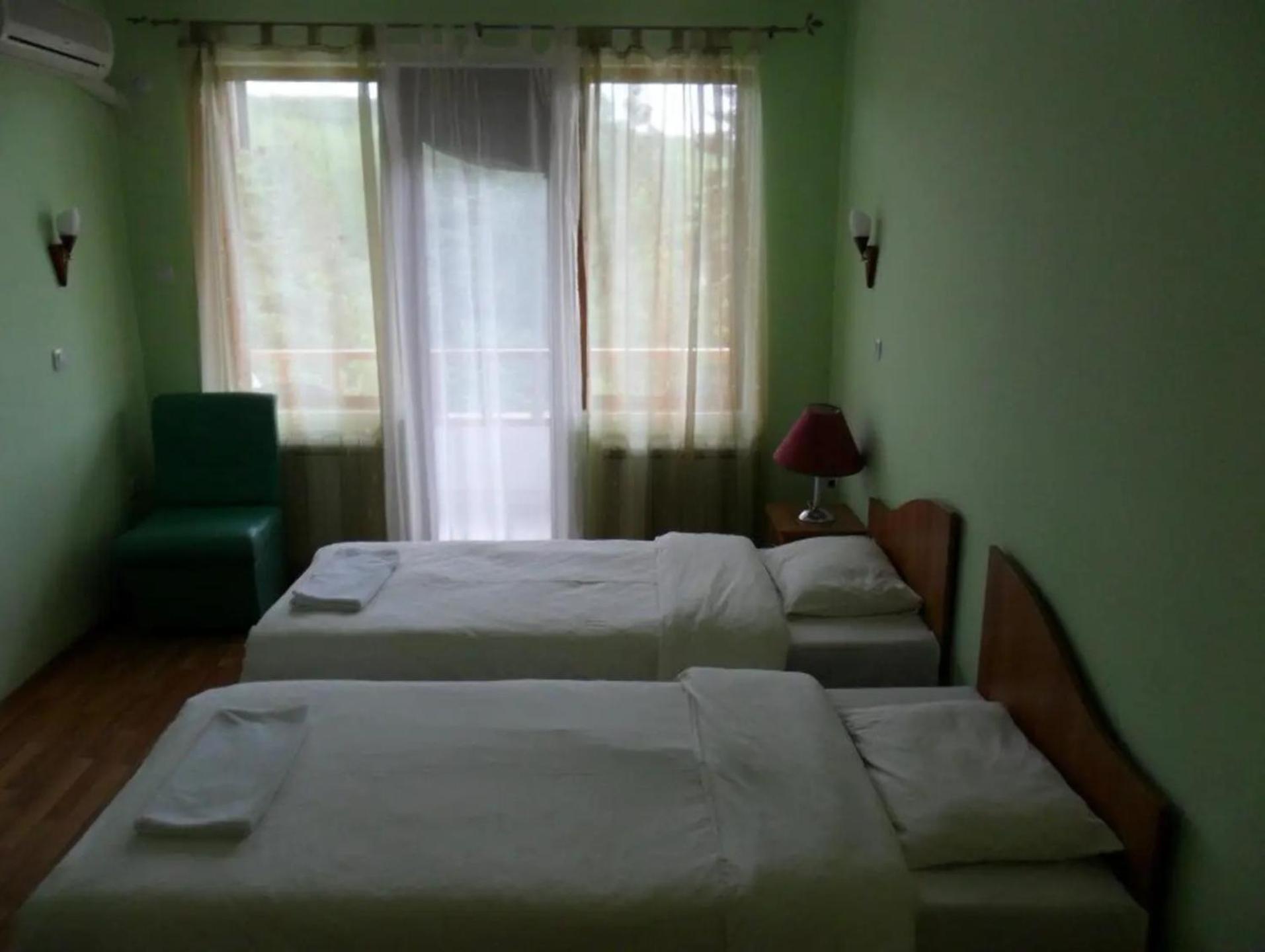 Хотел Галина Палас Srem Habitación foto